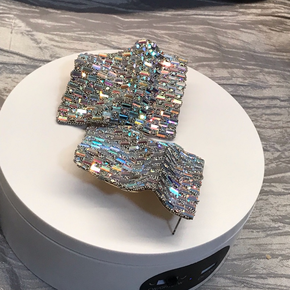 Sparkling Rhinestone Cuff Earrings - Picture 3 of 8